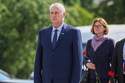 Президент Кубы возложил венок к монументу Победы в Минске