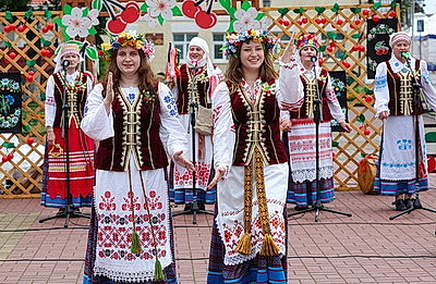 Этно-вечеринка \"Вишневого фестиваля\" собрала 8 коллективов