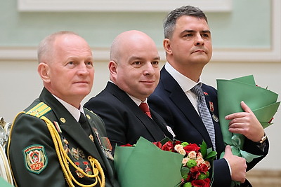 Лукашенко вручил государственные награды заслуженным представителям различных сфер