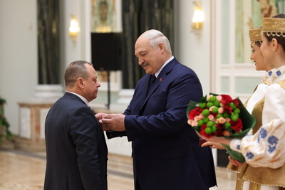 Лукашенко вручил государственные награды заслуженным представителям различных сфер