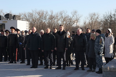 В День защитников Отечества к стеле \"Минск - город-герой\" возложили цветы