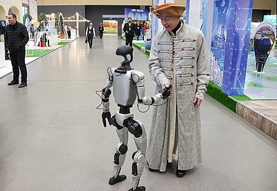 Делегаты ВНС из разных регионов страны посетили выставку \"Моя Беларусь\"