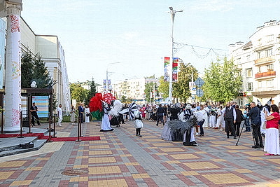 Спектаклем \"Горький хлеб\" Национального драмтеатра им. Горького открылся фестиваль \"Белая Вежа-2025\"