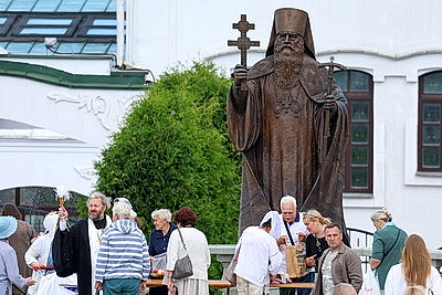 Православные верующие отмечают Преображение Господне - Яблочный Спас