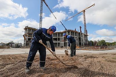 \"Память поколений\". Студенты трудятся на Всебелорусской молодежной стройке