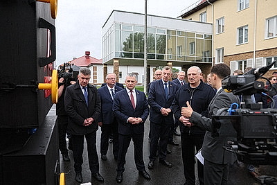 Лукашенко совершил рабочую поездку в Петриковский район