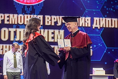 В шаге от начала профессиональной деятельности. Более 580 выпускников ГрГМУ получили дипломы