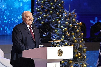 Лукашенко: страна всегда сильна традициями, одна из них в Беларуси - новогодние поздравления детей