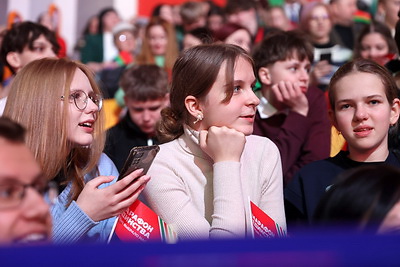 \"Марафон единства\": грандиозный гала-концерт белорусских артистов \"Время выбрало нас\" проходит в Лиде