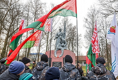 Валуны из Бешенковичей передали для памятника морякам в Санкт-Петербурге