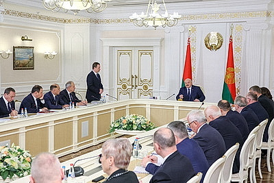 Лукашенко провел совещание о проектах прогнозных документов на 2026 год