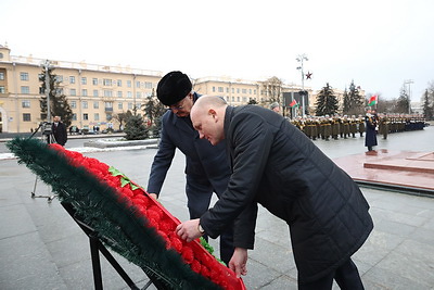 Верховный главнокомандующий Ливийской национальной армией возложил венок к монументу Победы в Минске