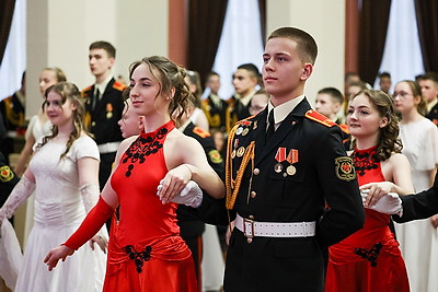 В Минском суворовском военном училище состоялся новогодний бал