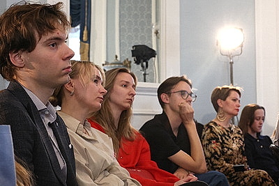 Моноспектакль \"Блокадный дневник Александринки\" представили в Купаловском театре