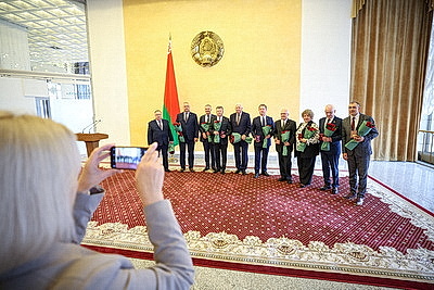 \"Сила Беларуси - в ее людях\". Турчин вручил госнаграды представителям различных сфер