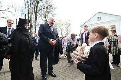 Лукашенко на Пасху посетил Свято-Покровский храм в Толочине