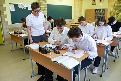 В школах Беларуси подходит к завершению первая учебная четверть