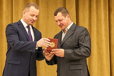 \"Коллективы АПК способны решать любые задачи даже в непростых условиях\". Назаров о заслугах сельхозпроизводителей