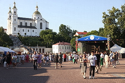 Фест \"На семи ветрах\" стартовал на \"Славянском базаре\"