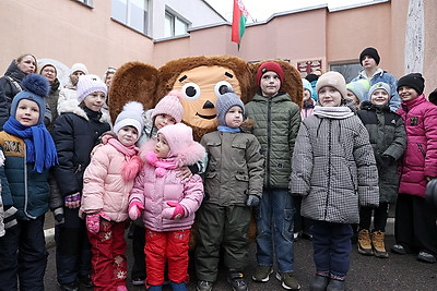 Автобус МАЗ от главы государства передали социально-педагогическому центру Заводского района Минска