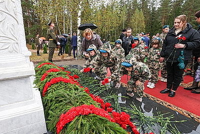 \"Молчаливое эхо войны\". В рамках патриотической акции на мемориале в Крупском районе открыли часовню