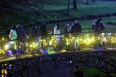 Гродно засиял огнями. Праздник \"Чароўныя ліхтарыкі\" открыл новогодний сезон в Гродно