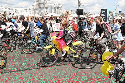 \"Viva Ровар\". Минчане и гости столицы погрузились в атмосферу велокарнавала