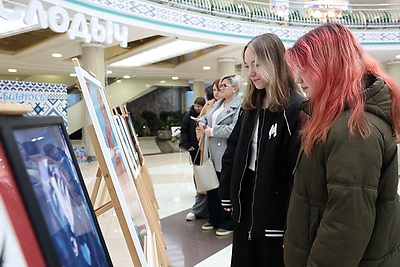 \"Другая глубина\". Новая выставка в рамках инклюзивного проекта БСЖ открылась в Минске