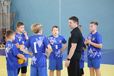 Дан старт новому сезону детско-юношеской волейбольной лиги \"Мяч над сеткой\"