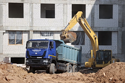 Караев ознакомился с ходом строительства новой больницы в Гродно