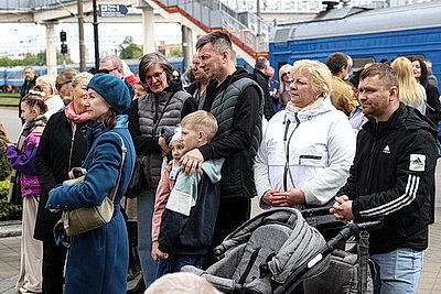 \"Вальс Победы\" станцевали на железнодорожном вокзале Брест-Центральный