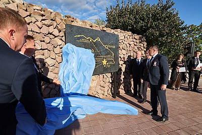 Мемориал в честь партизан легендарной бригады открыли после реконструкции в Полоцком районе