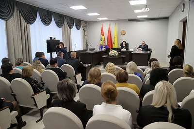 Павлюченко ознакомилась с работой РЦСОН Глусского района