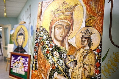 \"Нести радость людям\". Митрополит Вениамин освятил новый корпус социального пансионата \"Вяча\"