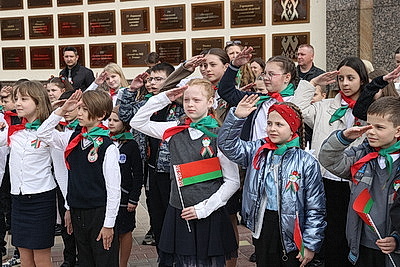 Крупко: когда видим наш флаг, слышим наш гимн, думаем о единстве народа и гордости за страну