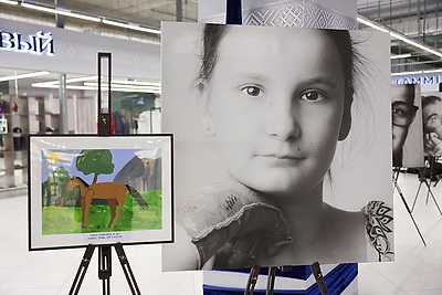 \"Картина - как победа над болезнью\". В Минске открылась выставка воспитанников детского хосписа