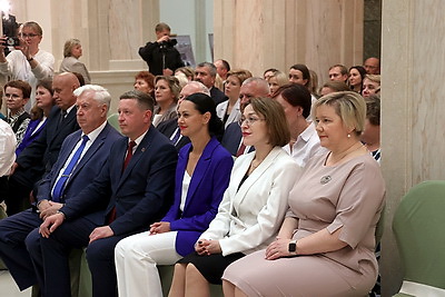 \"Каждый день спасают жизни\". В Минской области чествовали лучших медработников