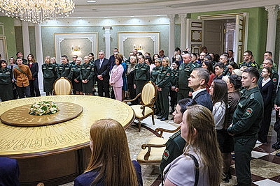 Представители органов погранслужбы посетили с экскурсией Дворец Независимости