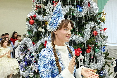 \"Место чудес\". Театрализованный новогодний праздник устроили в Белыничской школе-интернате