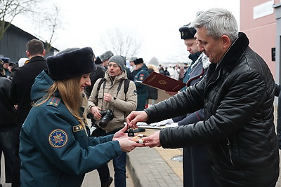 Спасатели и ветераны МЧС получили ключи от новых квартир в Минске