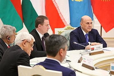 Путин встретился с главами правительств стран ШОС