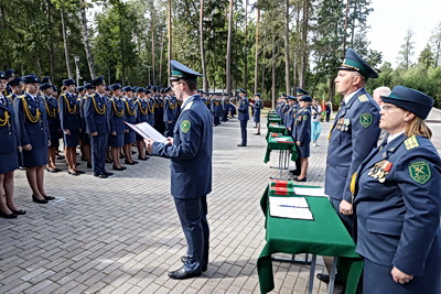 Около 180 молодых таможенников приняли присягу на \"Партизанской криничке\" под Гомелем