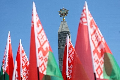 Народное возложение цветов прошло у монумента Победы в Минске