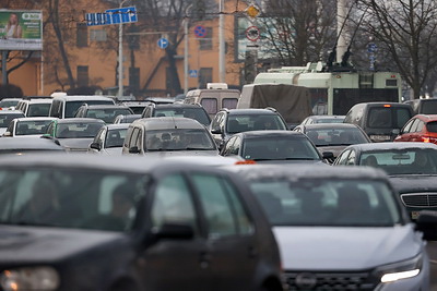 Закрытие путепровода в Минске вызвало затруднения в городском трафике