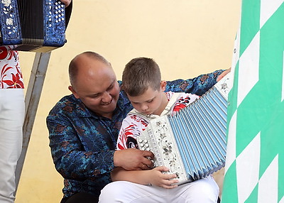 Региональный фестиваль \"Грай, гармонік!\" собрал в Ельске профессиональных музыкантов и любителей