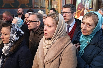 Православные верующие празднуют Благовещение Пресвятой Богородицы