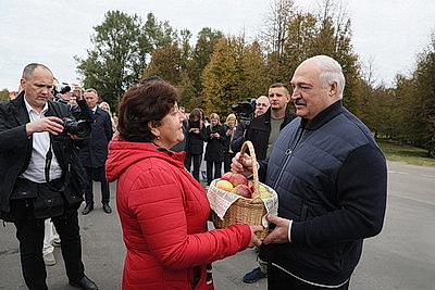 Лукашенко совершил рабочую поездку в Шкловский район