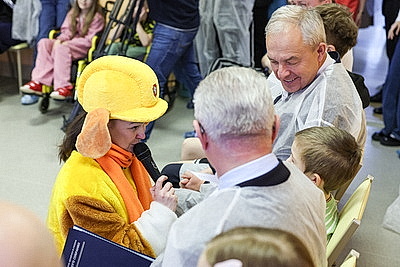 \"Здесь работают настоящие волшебники\". Сергеенко поздравил детей в РНПЦ травматологии и ортопедии