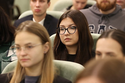 Жилье, работа, услуги, досуг. Решение каких вопросов важно для сельской молодежи