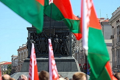 Народное возложение цветов прошло у монумента Победы в Минске